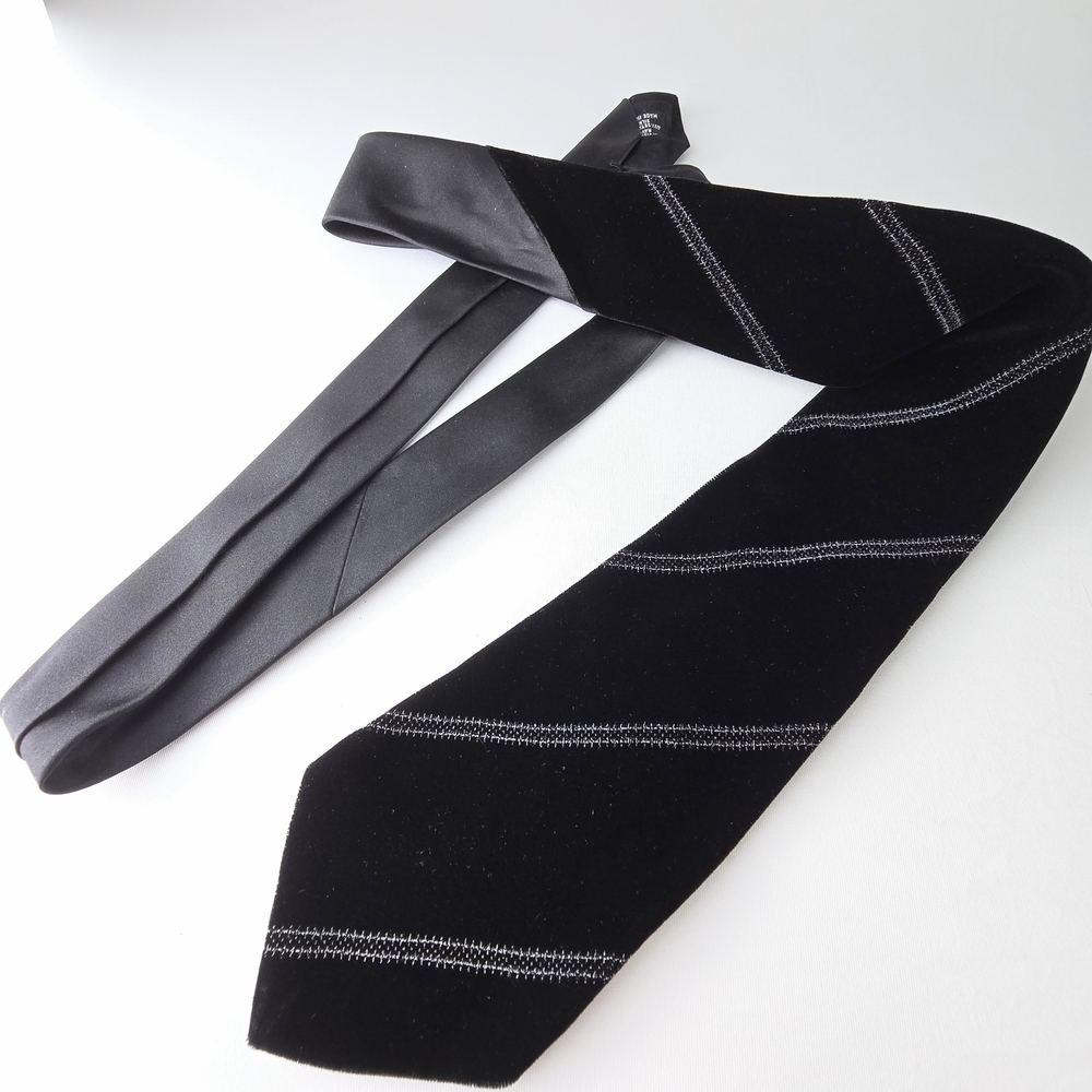 Giorgio Armani Velvet Black Tie With Subtle Metallic SilverThreaded Stripes 56”